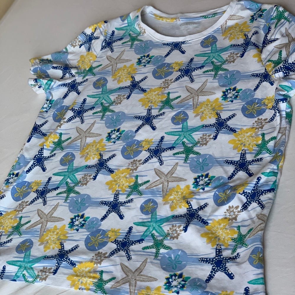 Top /blouse /tee